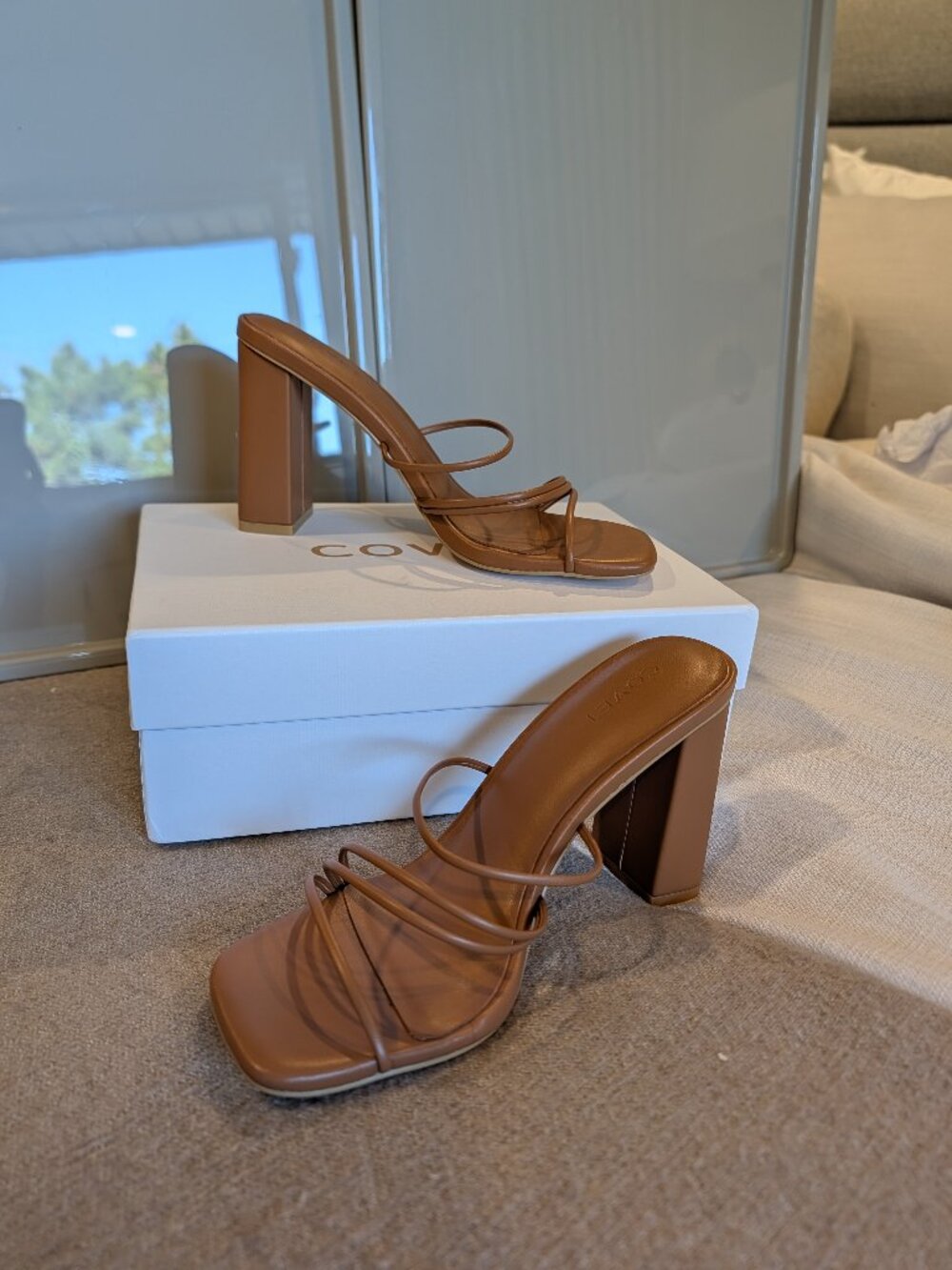 NWT COVET SHOES Kayla Tan Strappy Block Heel Sandals Size 38 (7/7.5) Square Toe